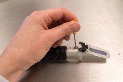 how to calibrate a refractometer veterinary|refractometer how to read.